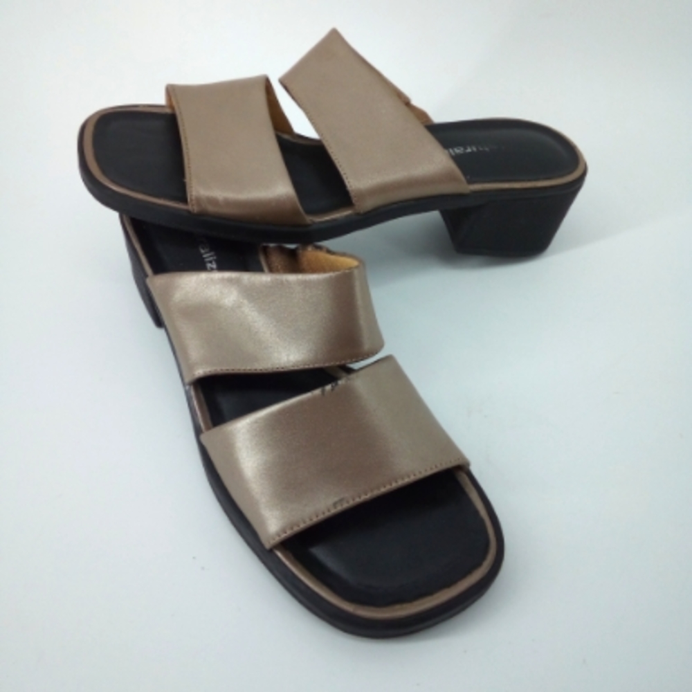 Vintage Naturalizer Genuine Leather Pale Gold Strap Sandals 7.5M Chuck Heel